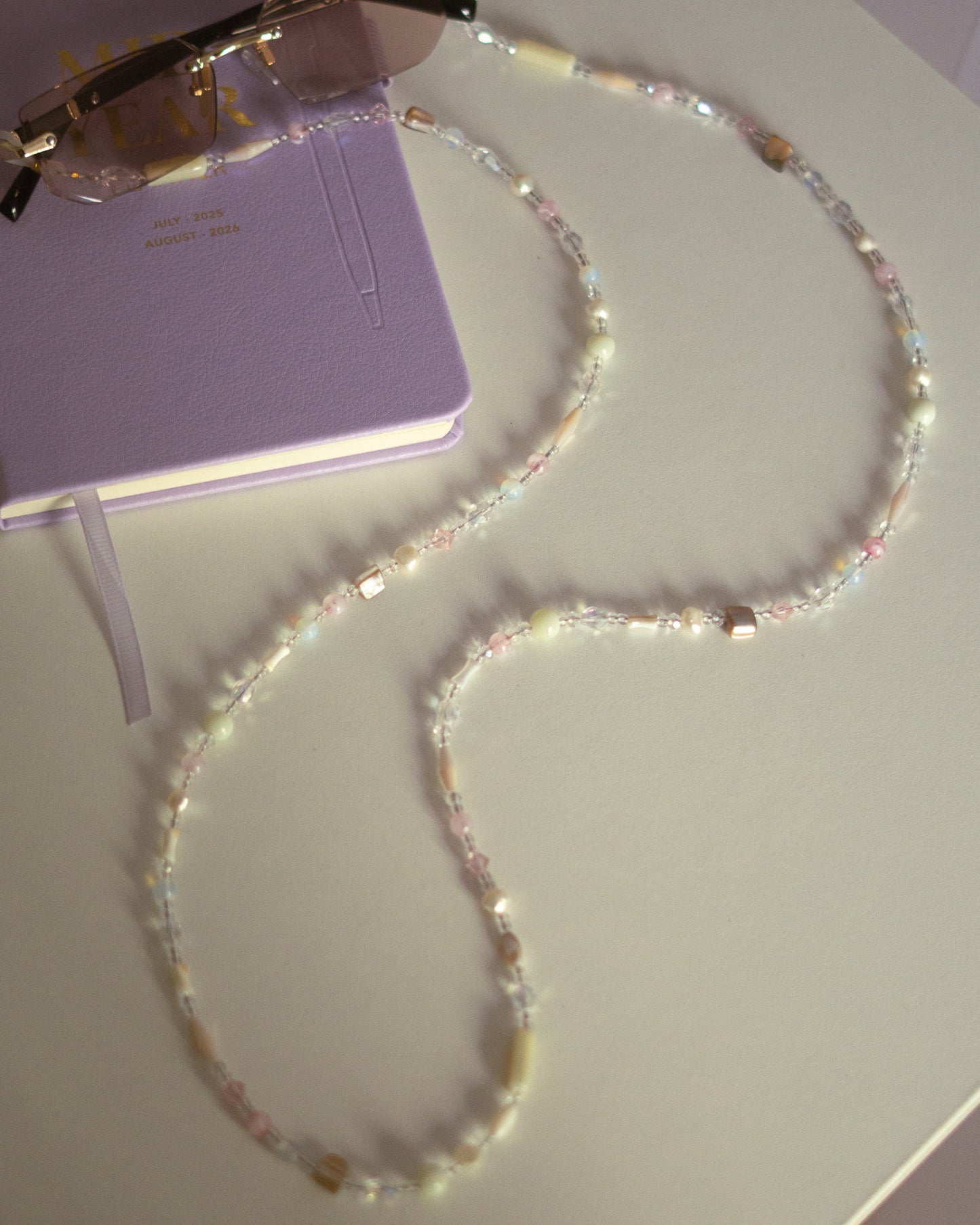 Chaine de lunettes en perles beige - Ori
