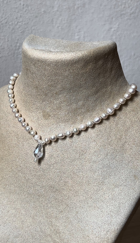 Collier de perles d'eau douce avec pendentif goutte en cristal - Collier Vivi