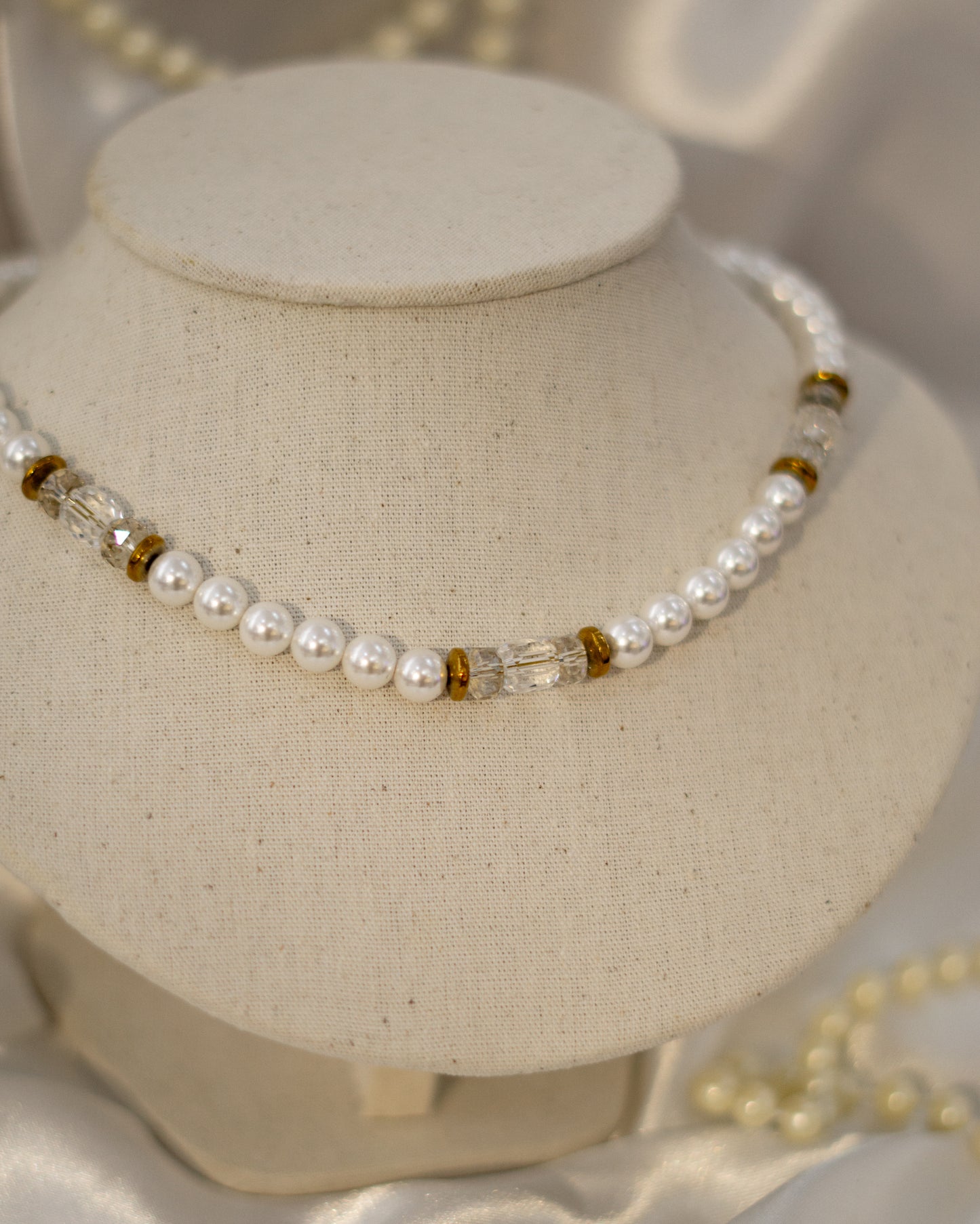 Collier en perles nacrées blanches et cristal transparent – Rocky