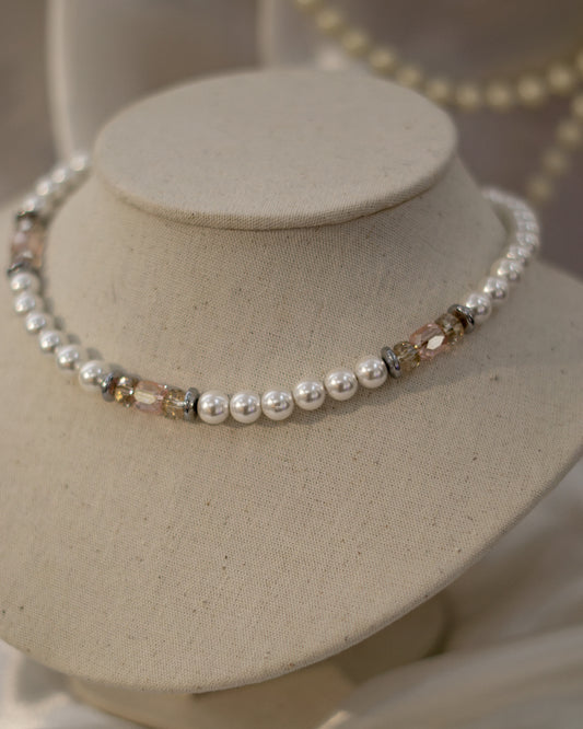 Collier perles blanches, cristal rose et hématite argentée – Riri